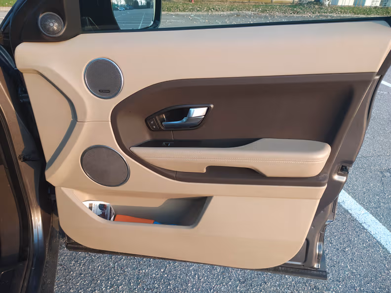 Land Rover Range Rover Evoque - 37