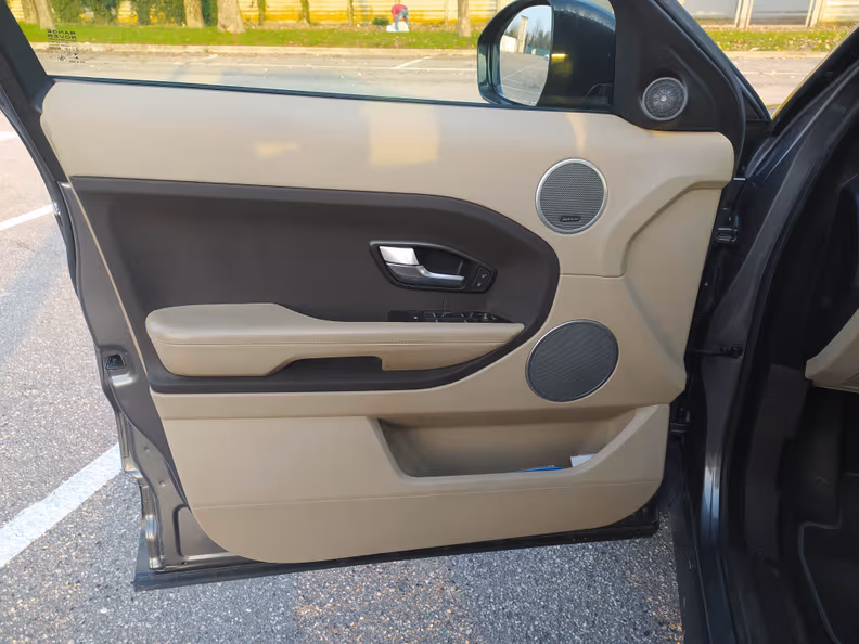 Land Rover Range Rover Evoque - 29