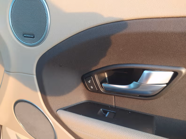 Land Rover Range Rover Evoque - 38