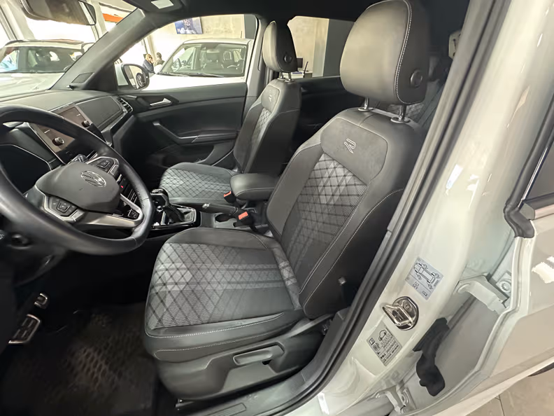 Volkswagen T-Cross - 13