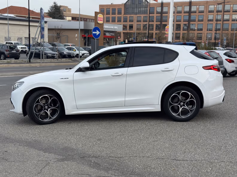 Alfa Romeo Stelvio - 32