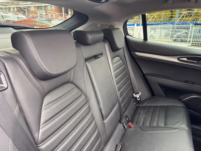 Alfa Romeo Stelvio - 11