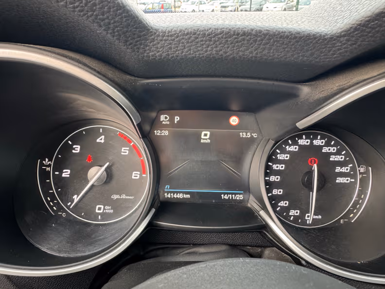 Alfa Romeo Stelvio - 12