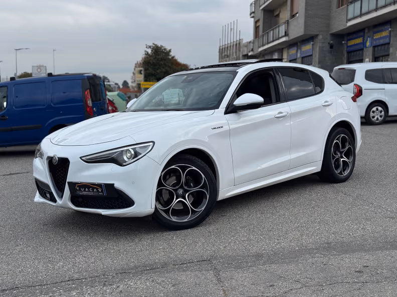Alfa Romeo Stelvio - 1