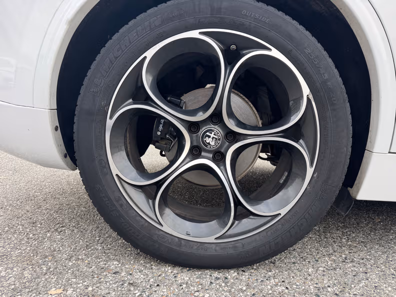 Alfa Romeo Stelvio - 16