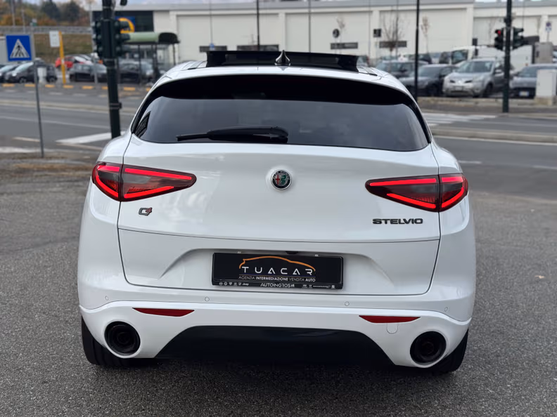 Alfa Romeo Stelvio - 31
