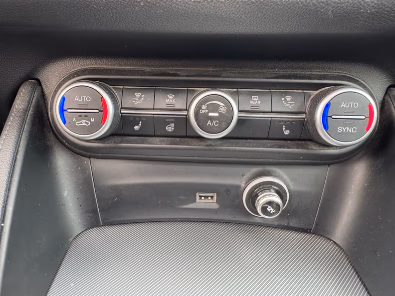 Alfa Romeo Stelvio - 14