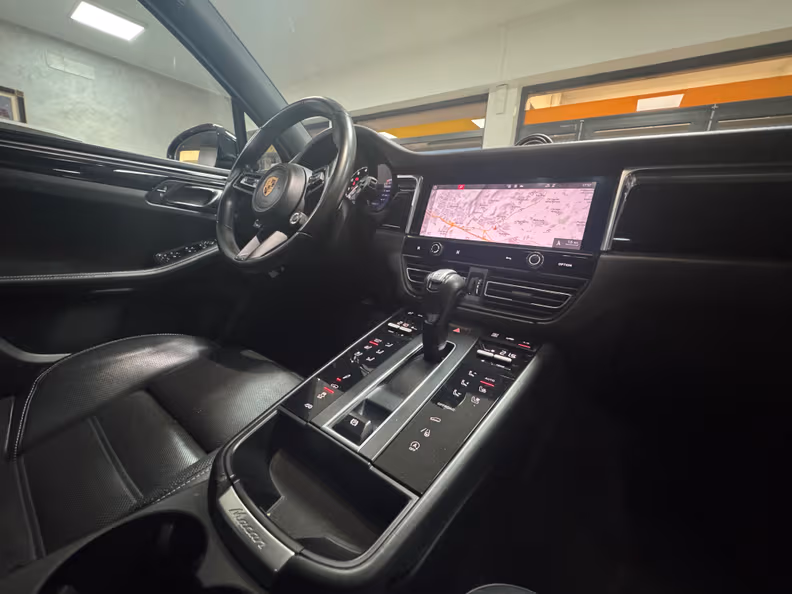 Porsche Macan - 11