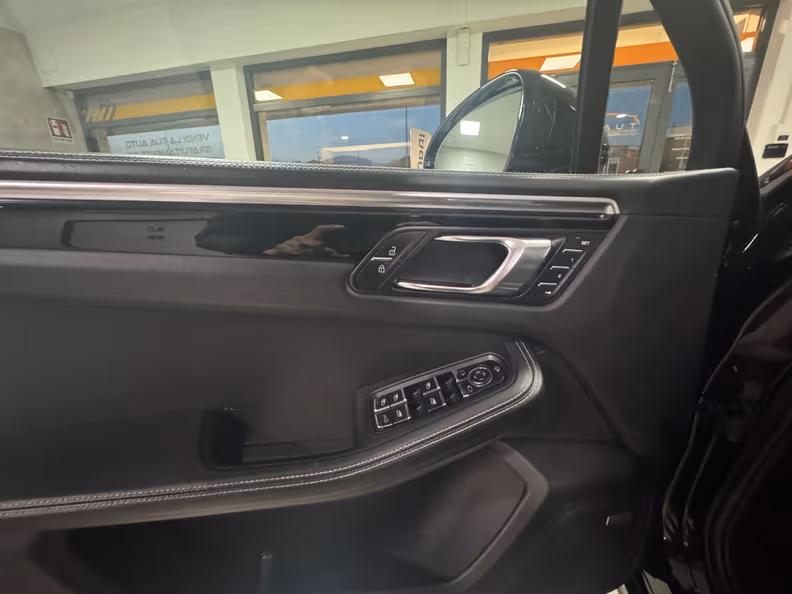 Porsche Macan - 18