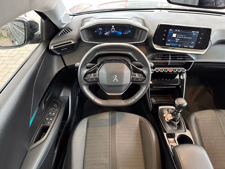 Peugeot 208 - 19