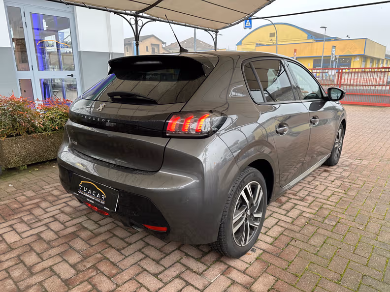 Peugeot 208 - 4