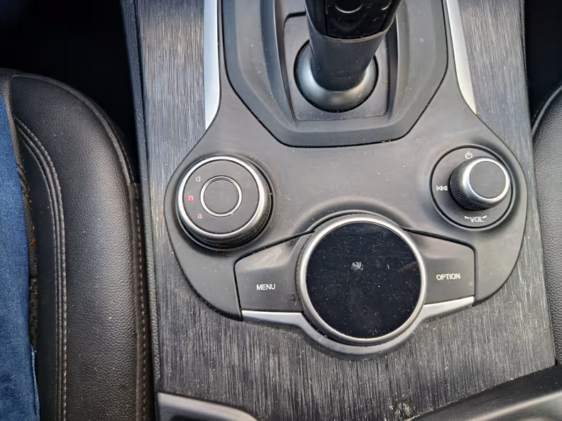 Alfa Romeo Stelvio - 16