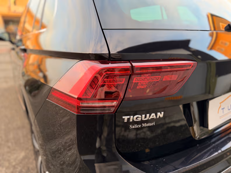Volkswagen Tiguan - 12