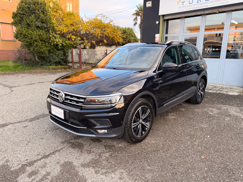 Volkswagen Tiguan - 1