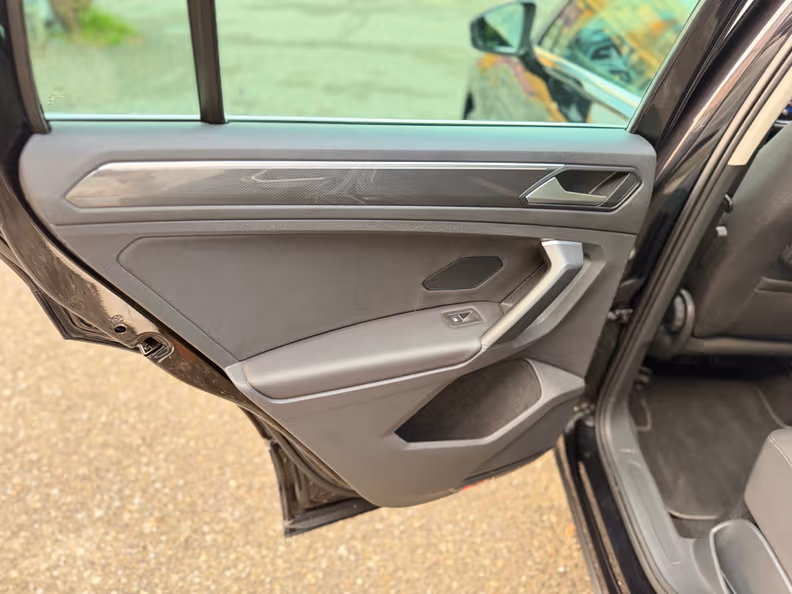 Volkswagen Tiguan - 23