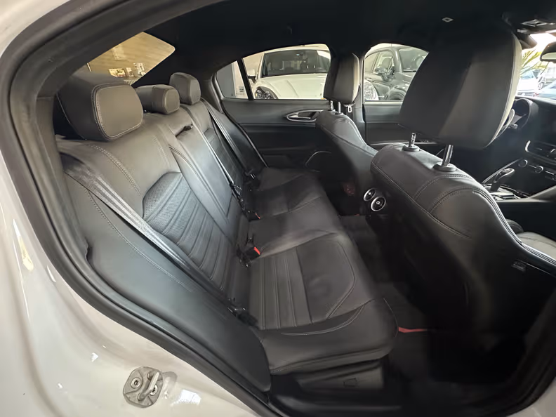 Alfa Romeo Giulia - 16