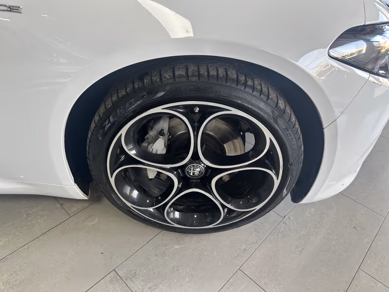 Alfa Romeo Giulia - 8