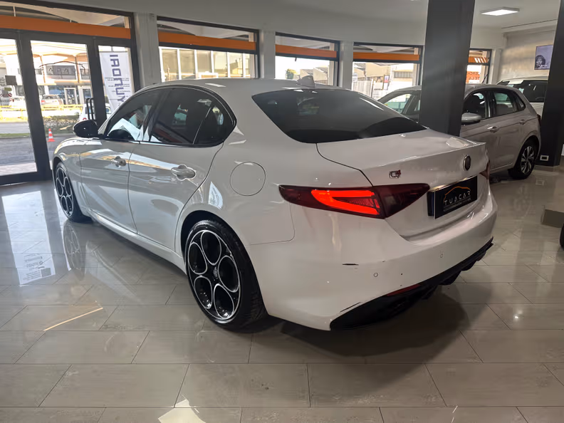 Alfa Romeo Giulia - 5