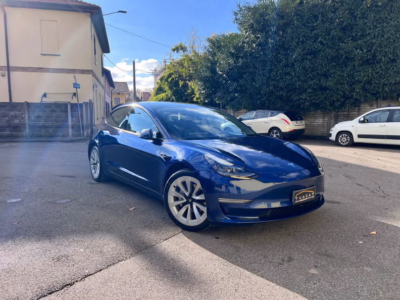 Tesla Model 3 - 3
