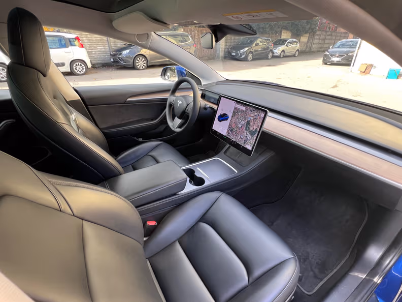 Tesla Model 3 - 24
