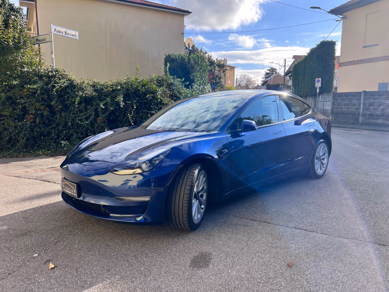 Tesla Model 3 - 1