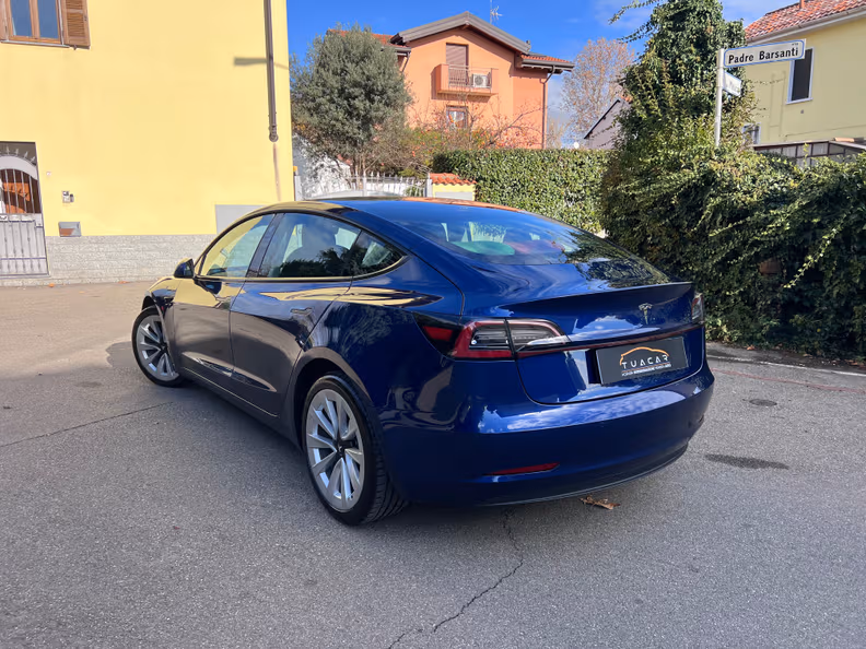 Tesla Model 3 - 8