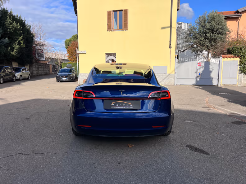 Tesla Model 3 - 7