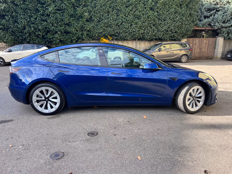 Tesla Model 3 - 4