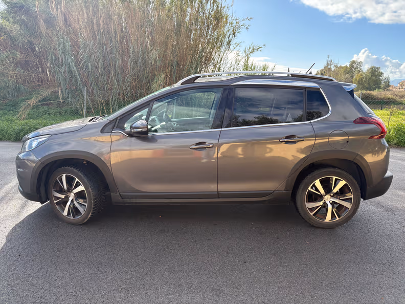 Peugeot 2008 - 8