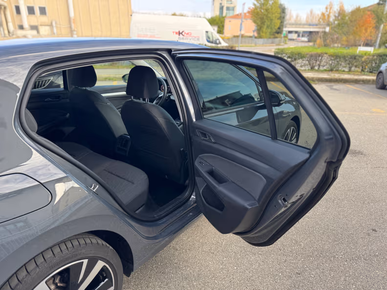 Volkswagen Golf - 25