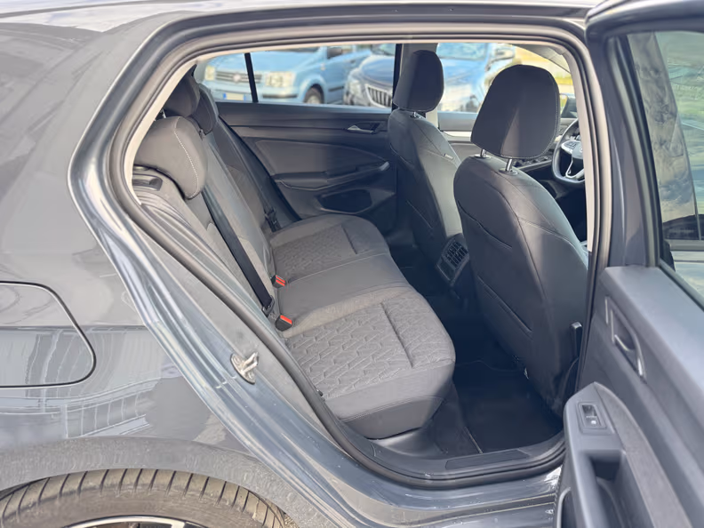 Volkswagen Golf - 24