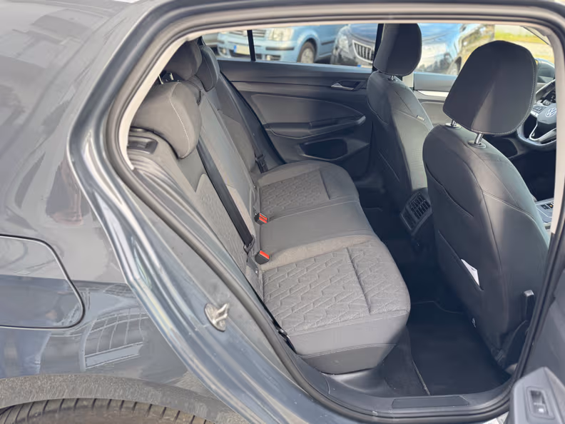 Volkswagen Golf - 29