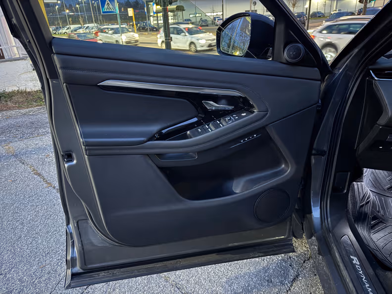 Land Rover Range Rover Evoque - 24