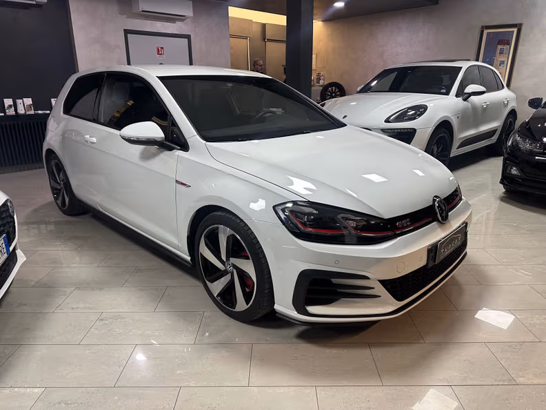 Volkswagen Golf - 6