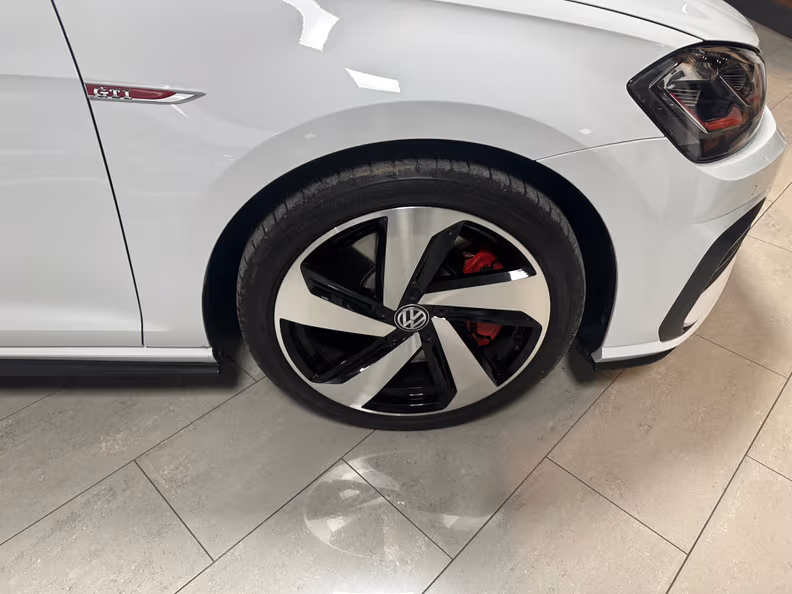 Volkswagen Golf - 17