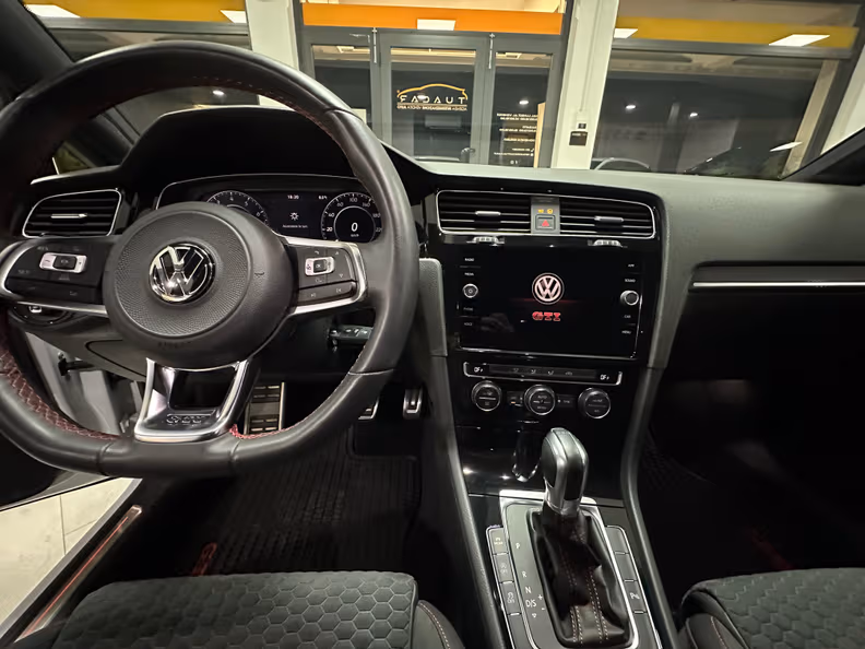 Volkswagen Golf - 11