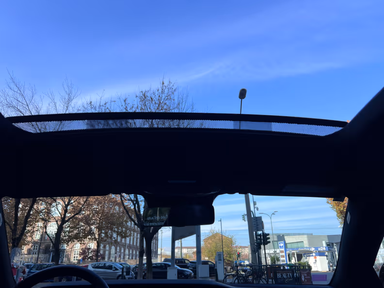 Mercedes-Benz E-Class - 27