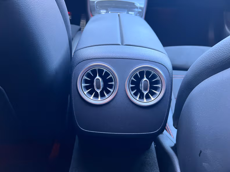 Mercedes-Benz E-Class - 28