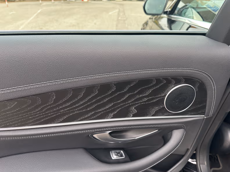 Mercedes-Benz E-Class - 31