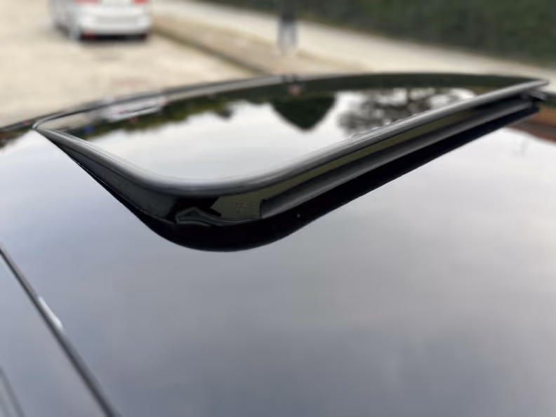 Mercedes-Benz E-Class - 33