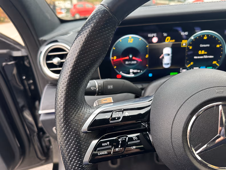 Mercedes-Benz E-Class - 12