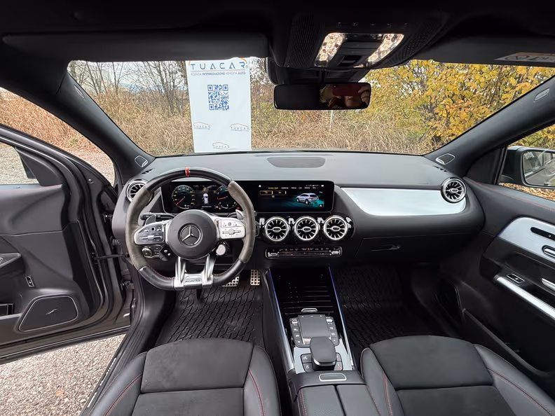 Mercedes-Benz GLA-Class - 42