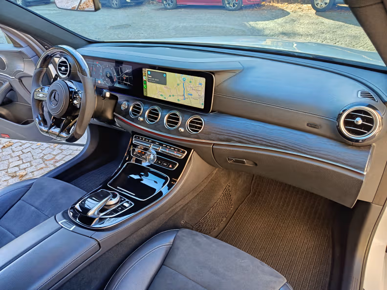 Mercedes-Benz E-Class - 27