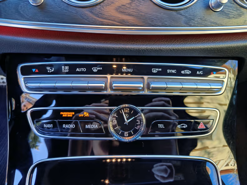 Mercedes-Benz E-Class - 22