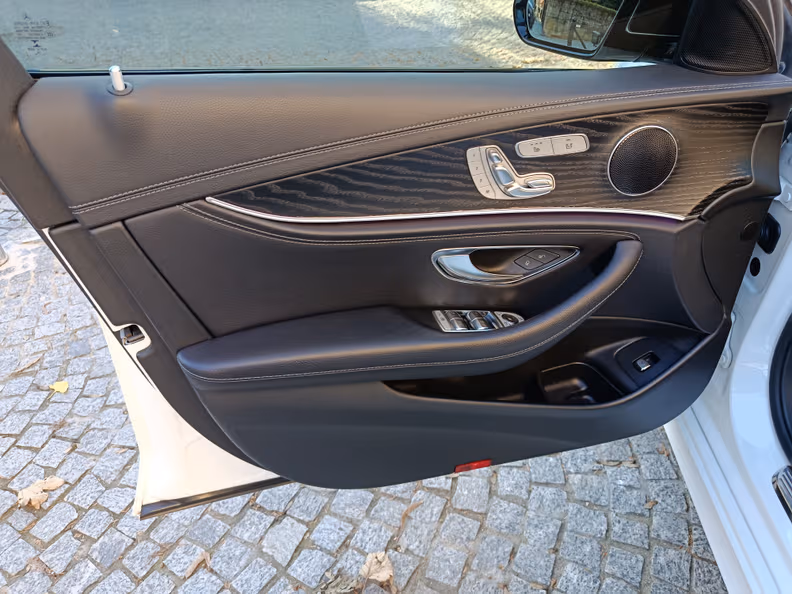 Mercedes-Benz E-Class - 38