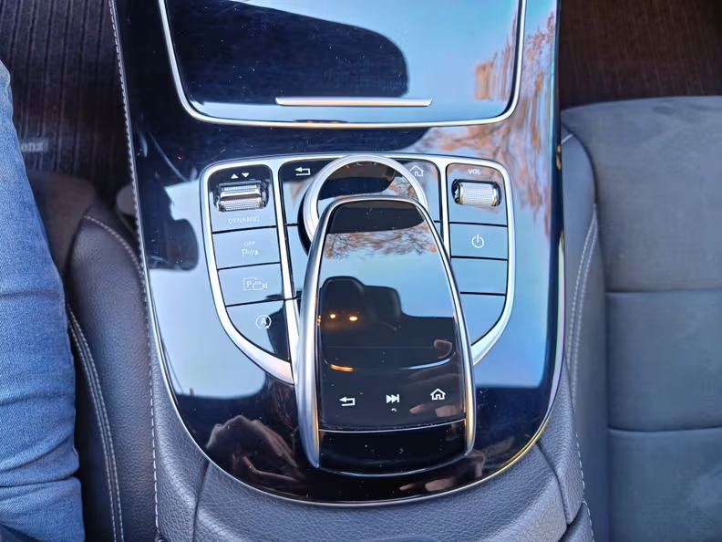 Mercedes-Benz E-Class - 16