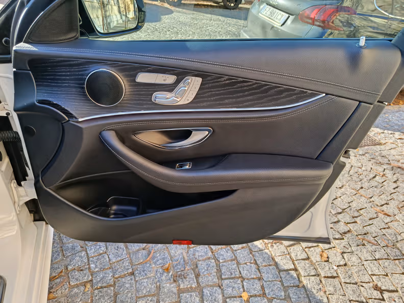 Mercedes-Benz E-Class - 40