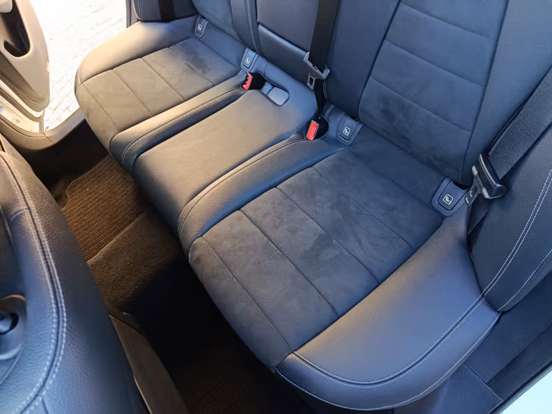 Mercedes-Benz E-Class - 36