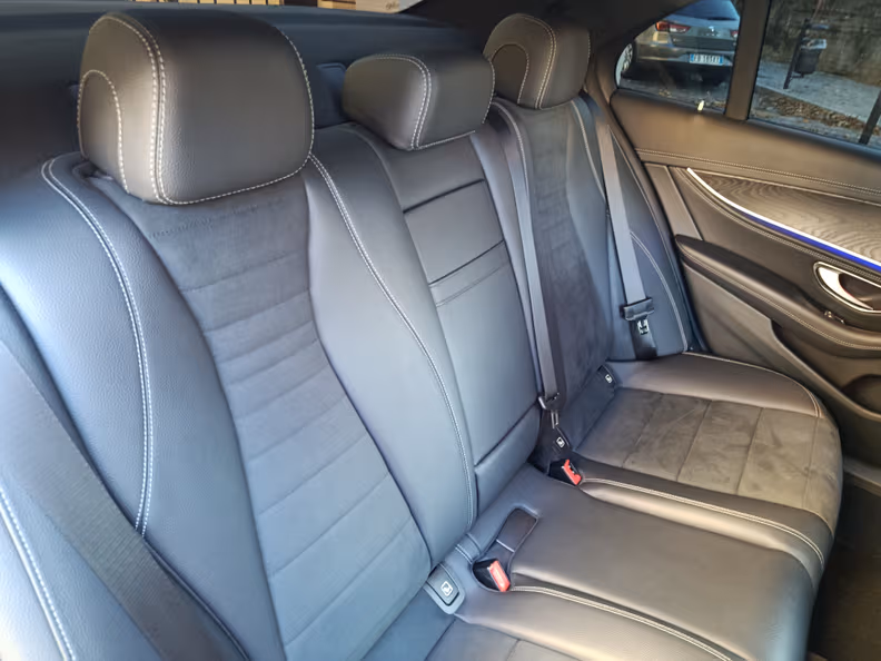 Mercedes-Benz E-Class - 31