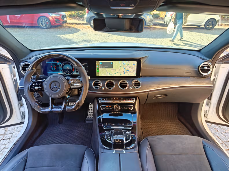 Mercedes-Benz E-Class - 32